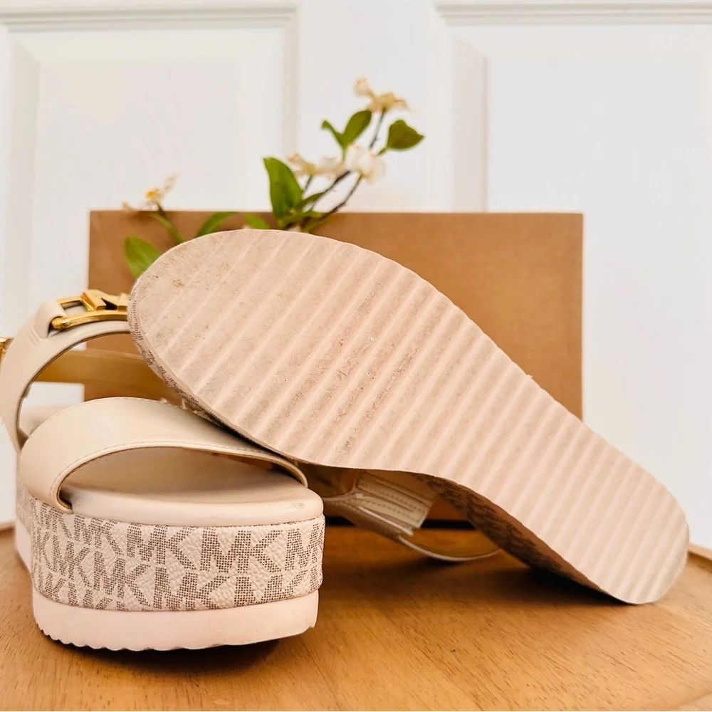 MICHAEL KORS ~ Women's Cream Colored Platform Sandals w/Signature MK Logo size 6